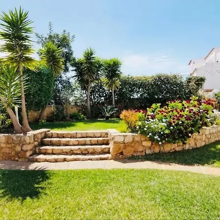 - Sun, Pool And Marina View! Apartment